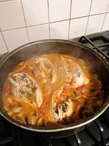 BLANCS DE POULET À LA TOMATE ET CHAMPIGNONS