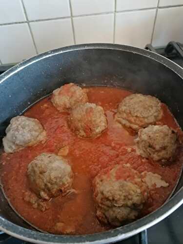 BOULETTES À LA TOMATE