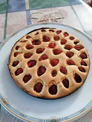 GATEAU AUX FRAISES