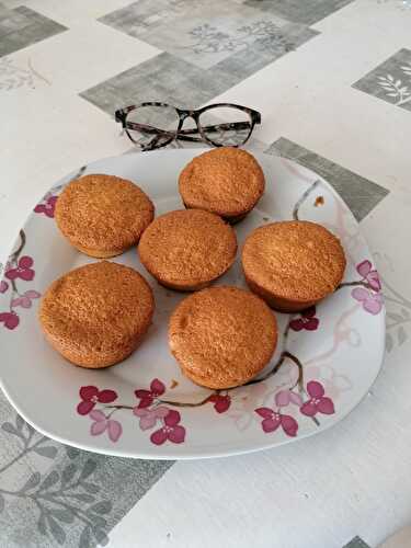 PETITS GÂTEAUX AUX BLANCS D'ŒUFS