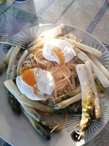 ASPERGES AUX OEUFS POCHES