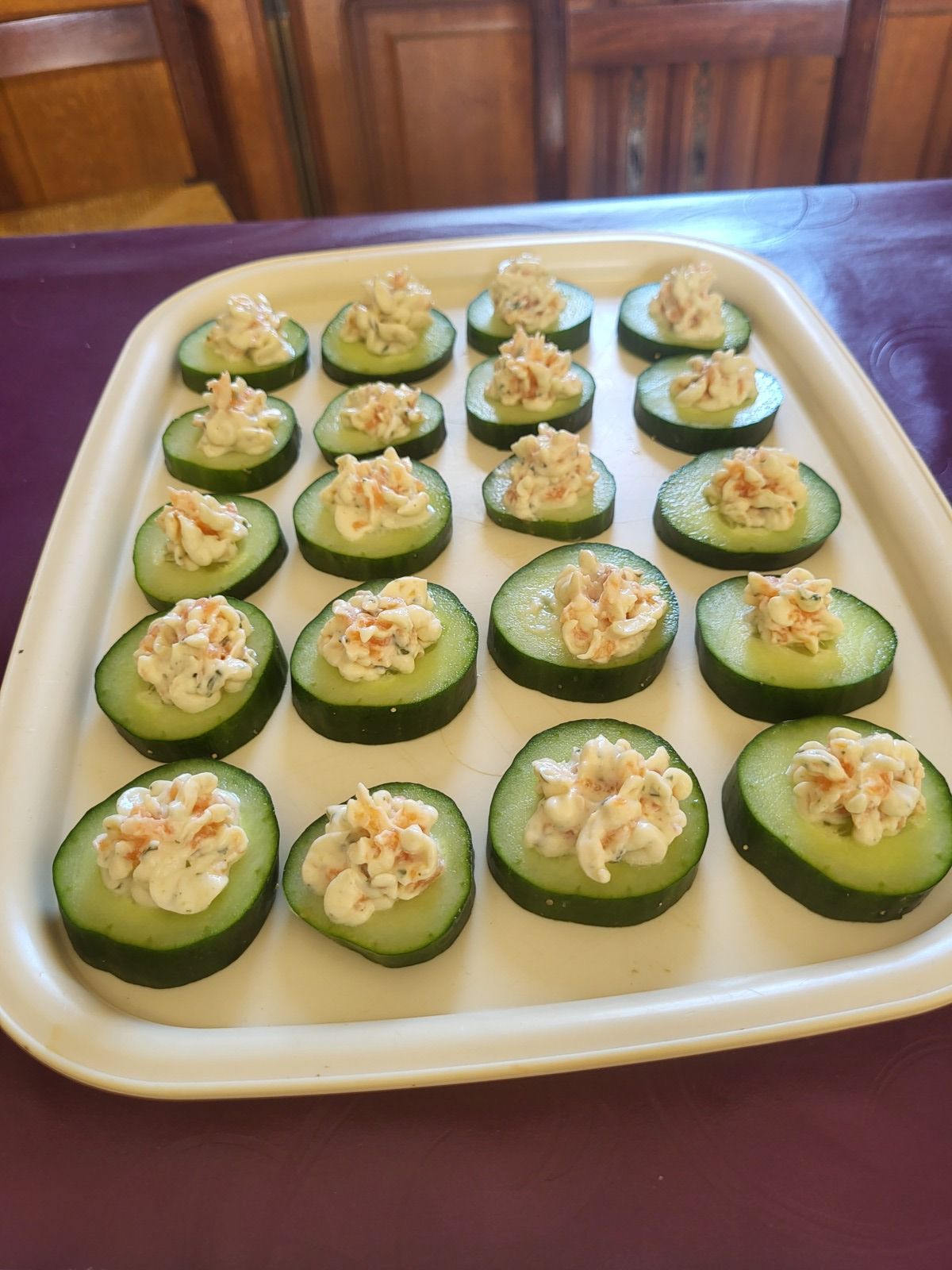 RONDELLES DE CONCOMBRE AU SAUMON