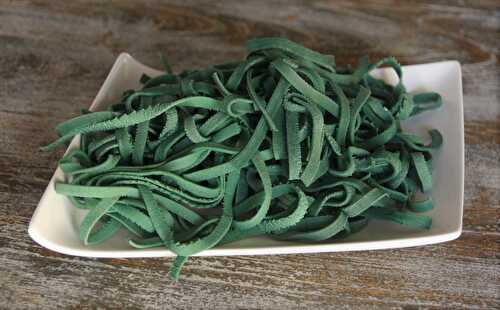 Tagliatelles à la spiruline à la crème de saumon IG bas à la Pasta maker