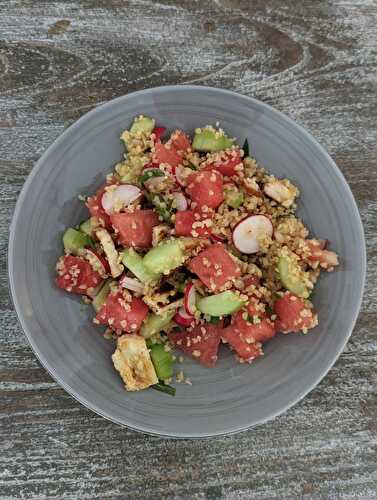 Salade boulgour, pastèque, concombre et halloumi grillé IG bas