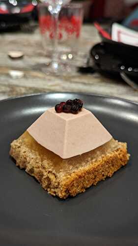 Pyramide de mousse de canard, pommes et pain d'épices IG bas