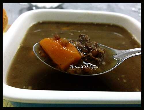 Soupe de lentilles noires aux carottes et bœuf