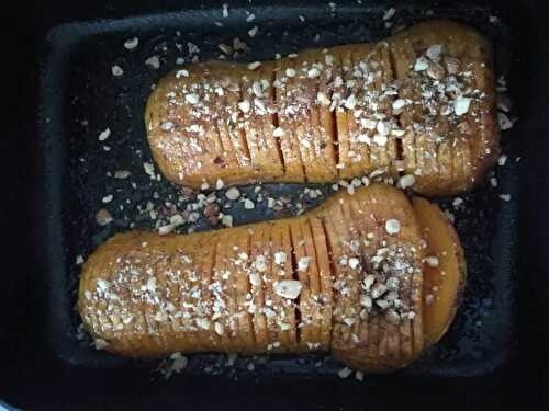 Butternut hasselback au sirop d’érable et noisettes