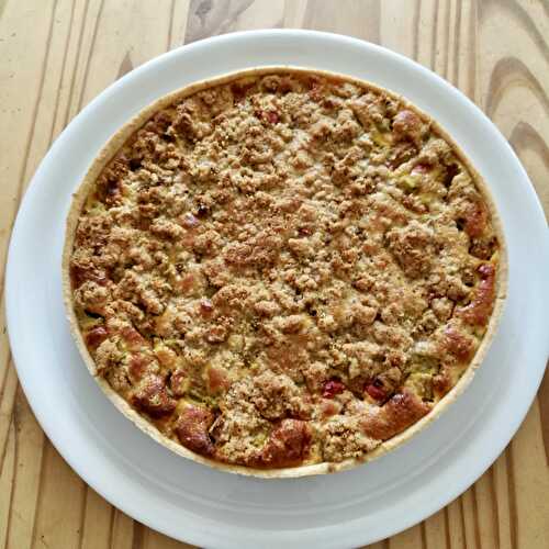 Tarte à la rhubarbe, crumble noisette