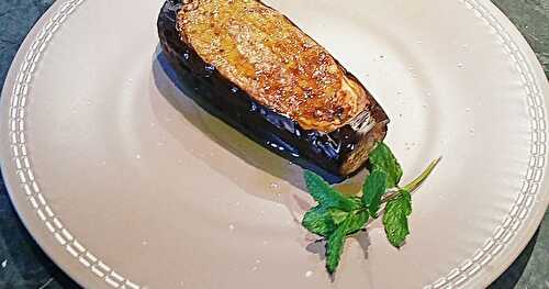 Aubergines farcies au fromage de chèvre frais, amandes et menthe