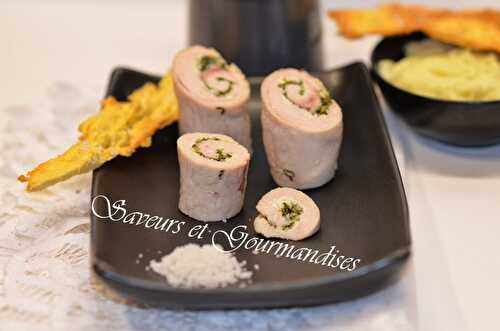 Ballotins de dinde aux herbes, espuma de pomme de terre et tuile à la Fleur de sel la Baleine.