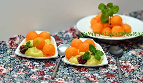 Billes  de Melon et Framboises sur Crème d'Amandes.