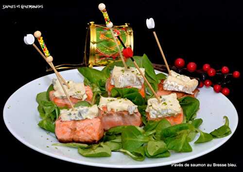 Bouchées de Saumon confit au soja et Bresse bleu.