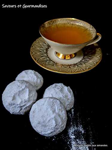 Boules Blanches aux Amandes.