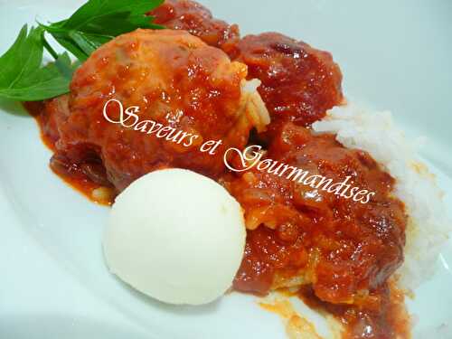 Boulettes de Poulet Farcies Sauce Tomates.