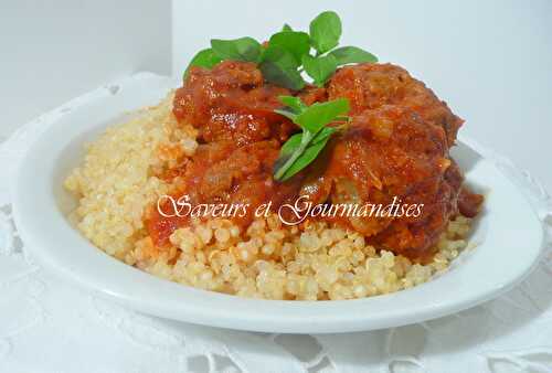 Boulettes de viande à l'origan frais et parmesan, quinoa et sauce tomate.  Beef, oregano and tomato meatballs with quinoa.