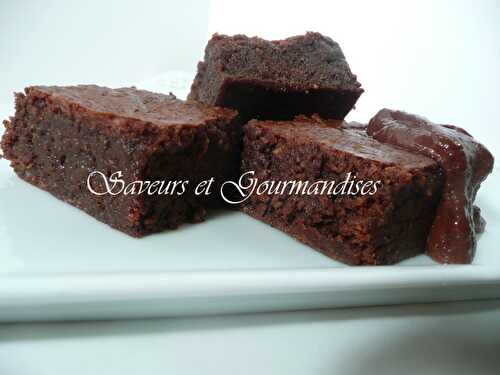 Brownies  (sans farine) au Chocolat de Nigella.  Flourless Chocolate Brownies with Chocolate Sauce.  