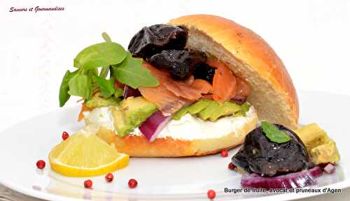 Burger de truite, avocat et pruneaux d'Agen