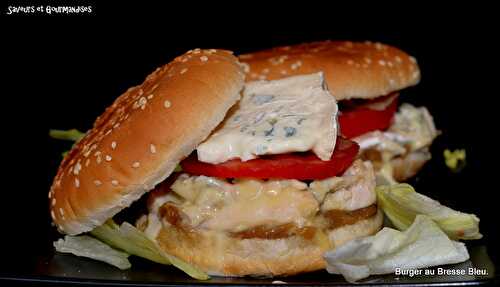 Burgers au Bresse Bleu et à l'oignon fumé.