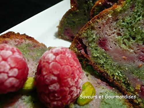 Cake marbré aux framboises.