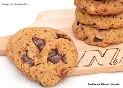 Cookies aux dattes, chocolat et pistaches.