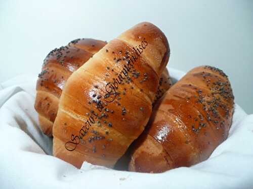 Croissants au chocolat noir.