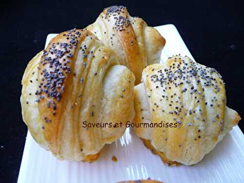 Croissants feuilletés au chocolat.