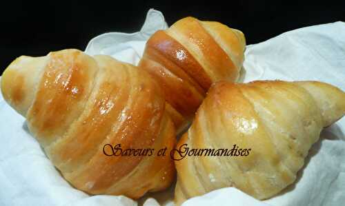 Croissants Moelleux au Babeurre.   Buttermilk Rolls.