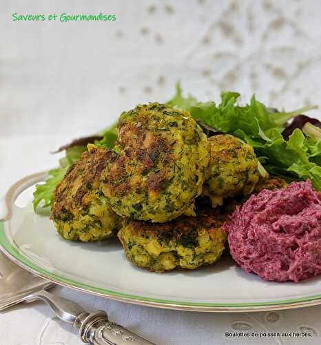 Croquettes de poisson aux fines herbes et au gingembre, sauce à la betterave d'Ottolenghi