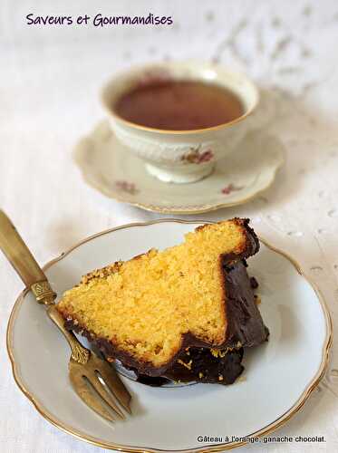 Gâteau moelleux à l'orange et ganache au chocolat.