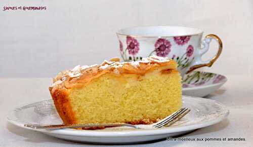 Gâteau ultra-moelleux aux pommes et amandes effilées.