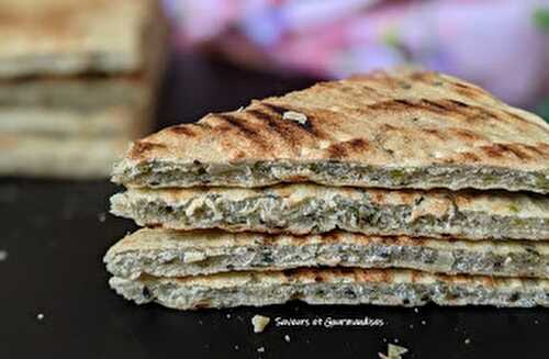 Kesra (galette) aux herbes vertes.