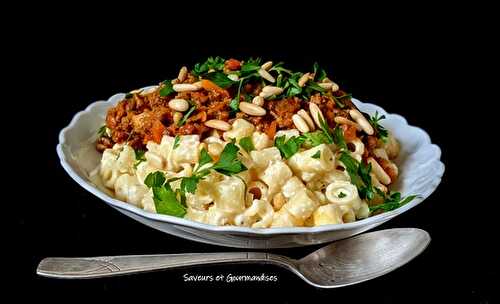 Macaroni au yaourt et agneau épicé.