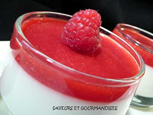 Mousse aux 2 fromages et gelée de framboises.