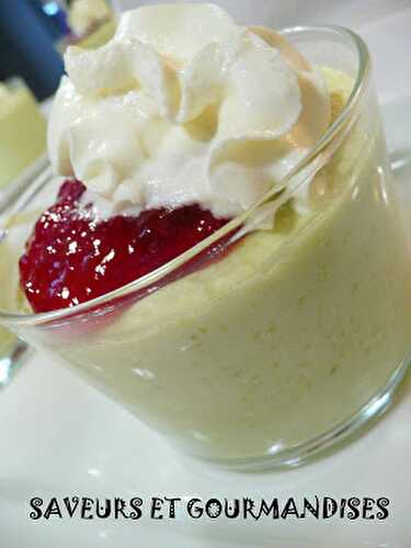 Mousse d’avocat  et sa gelée de cerises.