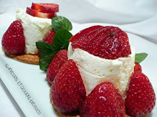 Mousse de petit-suisse sur sablé breton et fraises au balsamique.