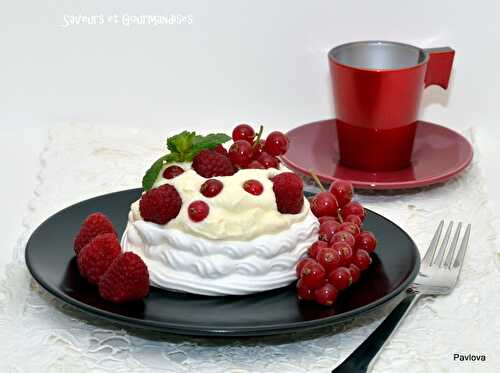 Pavlova aux Groseilles et Framboises