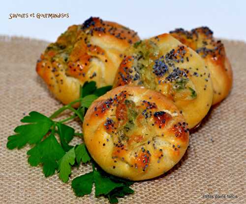 Petits Pains aux Fromages.