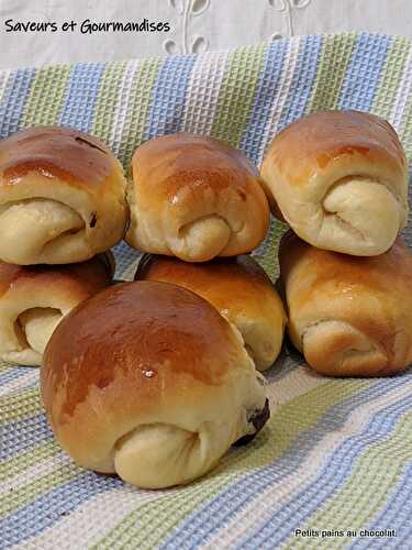 Petits pains briochés au chocolat.