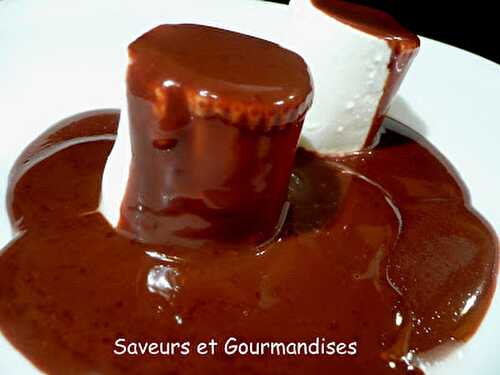 Petits-Suisses, sauce chocolat.