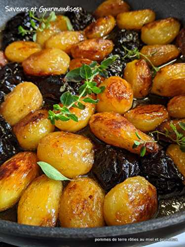 Pommes de terre rôties au caramel et aux pruneaux d’Agen.