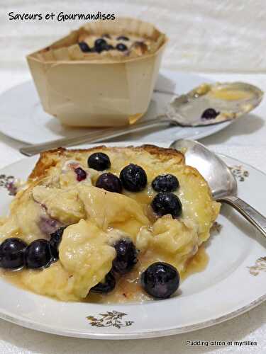 Pudding crémeux aux myrtilles et lemon-curd.