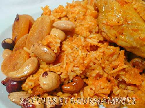 Riz au poulet et fruits secs.