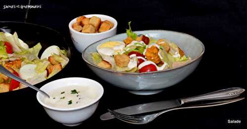 Salade façon Caesar aux Crunchy et aux croûtons de chèvre.