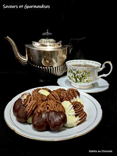 Schokoladen-Spritzgeback (Biscuits sablés au chocolat).