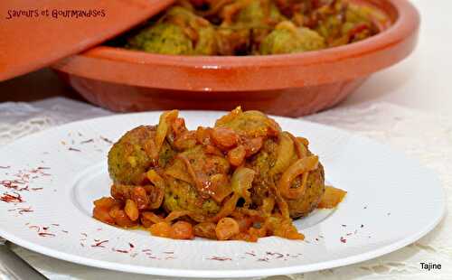 Tajine de boulettes de poulet aux oignons et raisins secs.