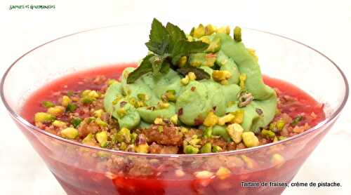 Tartare de fraises au balsamique, crème de pistache et son crumble vanillé.