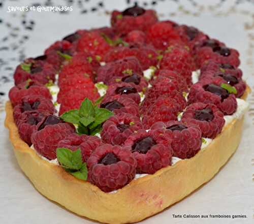 Tarte Calisson aux framboises fourrées.