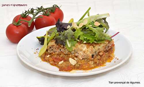 Tian Provençal de Légumes au Fromage de Chèvre et Mesclun de Salade aux Amandes Torréfiées.