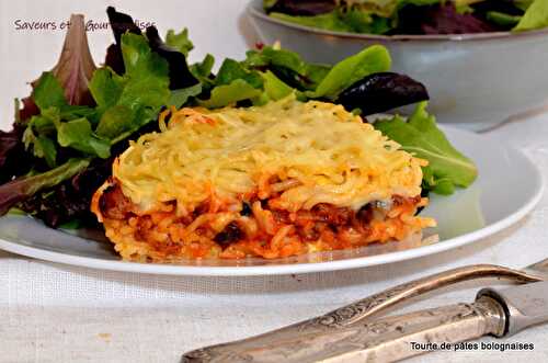 Tourte de pâtes bolognaises.