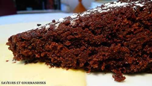 Gâteau au chocolat et au sirop de sucre de canne.